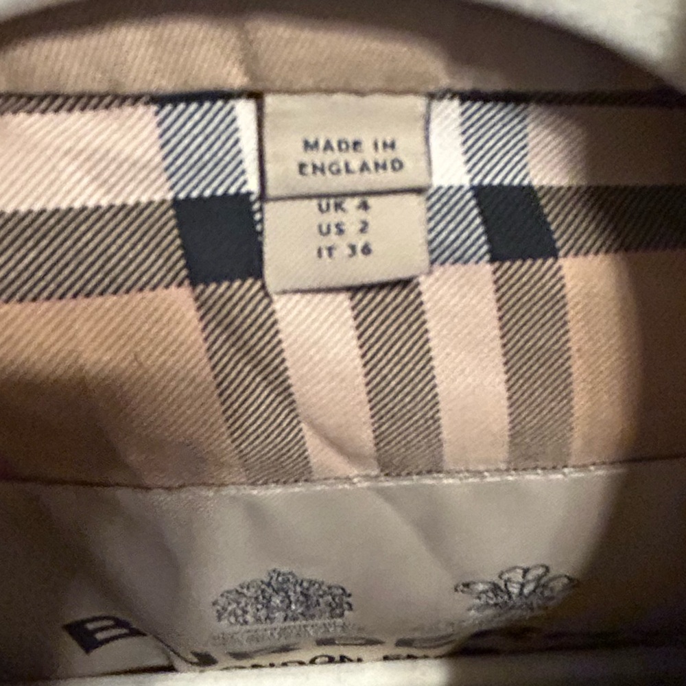 Burberry Beige Tan Trench Coat - Picture 6 of 13